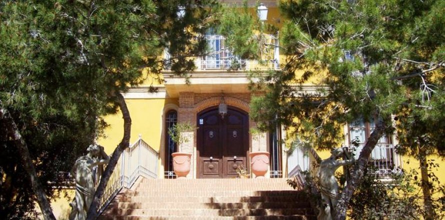 4 bedrooms Villa in Nam Xay, Vietnam No. 111717