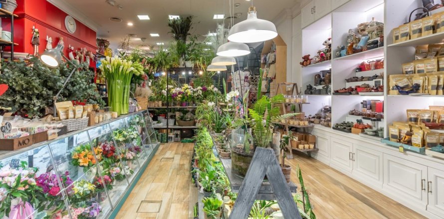 300m² Commercial property en L'Eixample, Spain No. 122497