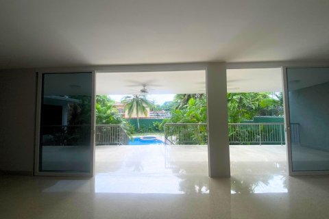 4 bedrooms House in Panama City, Panama No. 110159 10