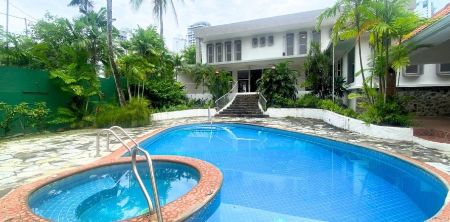 4 bedrooms House in Panama City, Panama No. 110159