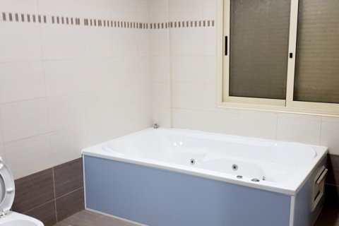 4 bedrooms Villa in Limassol, Cyprus No. 105944 9