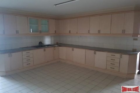 3 bedrooms Apartment in Bangkok, Thailand No. 96858 22