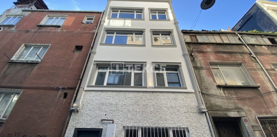 5 bedrooms Villa in Istanbul, Turkey No. 14204
