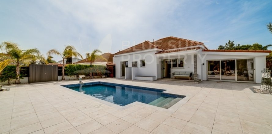 4 bedrooms Bungalow in Ayia Napa, Cyprus No. 82956