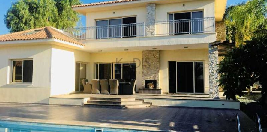 4 bedrooms Villa in Paramali, Cyprus No. 70733