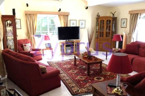 4 bedrooms House in Erimi, Cyprus No. 100729 11