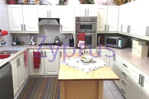 4 bedrooms House in Erimi, Cyprus No. 100729 9