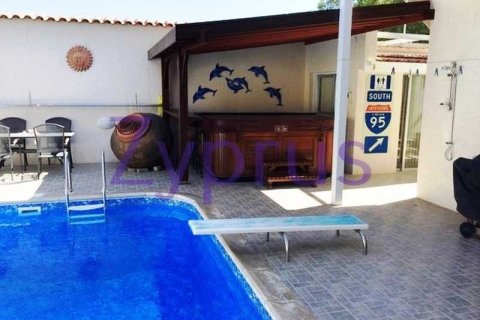 4 bedrooms House in Erimi, Cyprus No. 100729 4