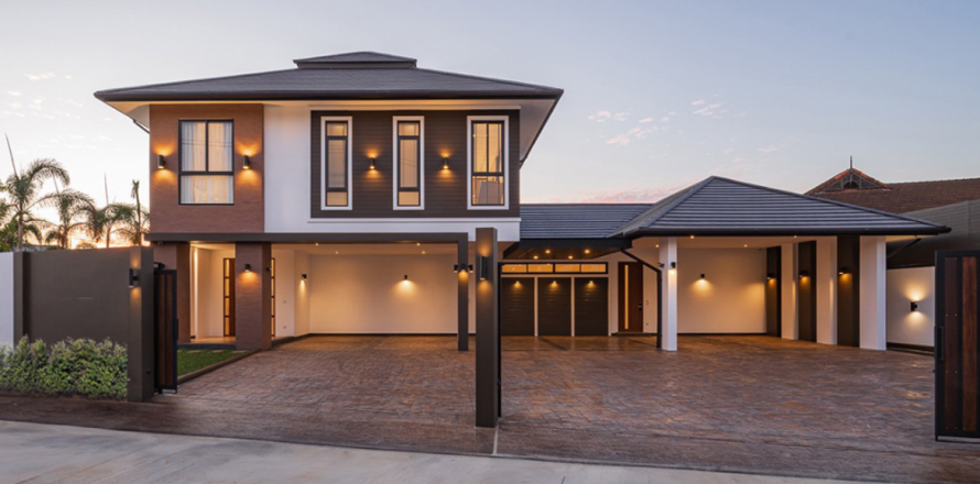 5 bedrooms House in Chiang Mai, Thailand No. 97950