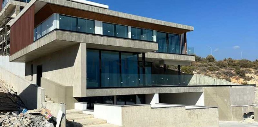 5 dormitorios Villa en Germasogeia, Cyprus No. 71916