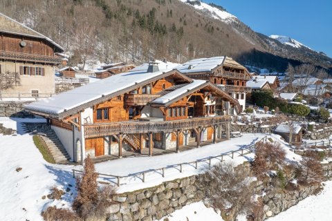 5 bedrooms House in Montriond, France No. 100208 1