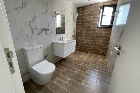 3 bedrooms Apartment in Limassol, Cyprus No. 34845 7