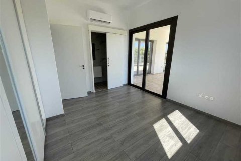 3 bedrooms Apartment in Limassol, Cyprus No. 34845 9