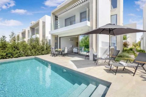 3 bedrooms Villa in Paralimni, Cyprus No. 77972 1