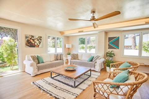 5 dormitorios House en Castelldefels, Spain No. 25409