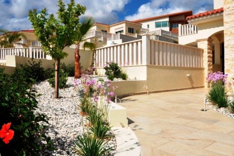 3 bedrooms Villa in Paphos, Cyprus No. 105683 3