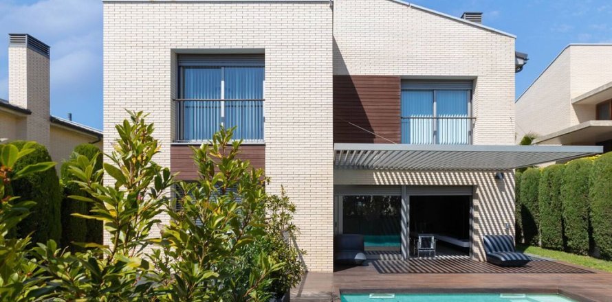 6 dormitorios House en Vilassar de Dalt, Spain No. 25592