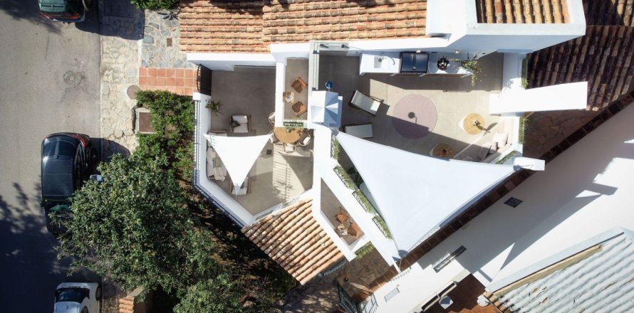 3 bedrooms Townhouse in Nueva Andalucia, Spain No. 83946