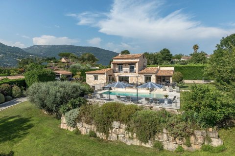 4 bedrooms Villa in Vence, France No. 100237 1