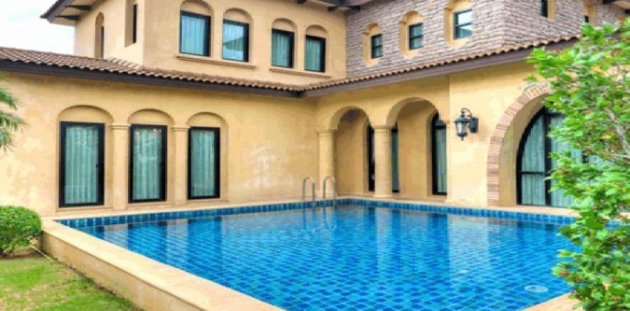 3 bedrooms House in Jomtien Beach, Thailand No. 96552