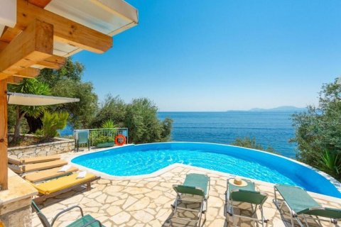 4 rooms Villa in Corfu, Greece No. 55781 3