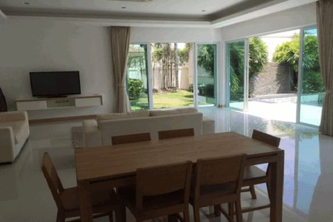 3 bedrooms House in Pattaya, Thailand No. 96869 9