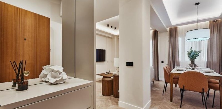 3 bedrooms Apartment in Madrid, Spain No. 124729