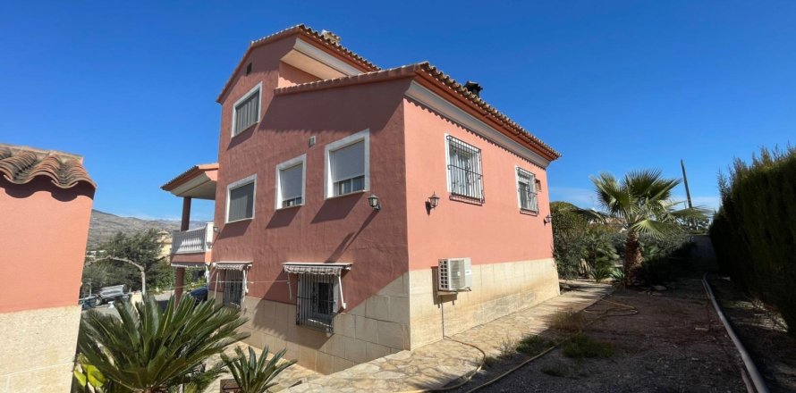 4 bedrooms Villa in Villajoyosa, Spain No. 116608