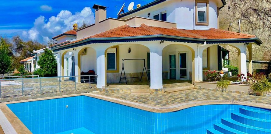 4 rooms Villa in Mahmutlar, Turkey No. 110076