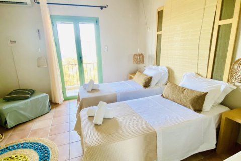 3 bedrooms Villa in Laconia, Greece No. 107504 2