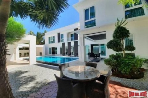 5 bedrooms Villa in Jomtien Beach, Thailand No. 96607 3
