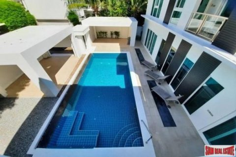 5 bedrooms Villa in Jomtien Beach, Thailand No. 96607 2