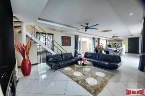 5 bedrooms Villa in Jomtien Beach, Thailand No. 96607 8