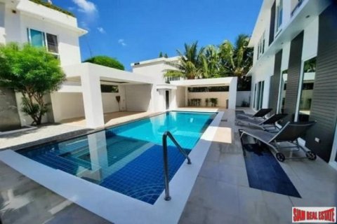 5 bedrooms Villa in Jomtien Beach, Thailand No. 96607 1