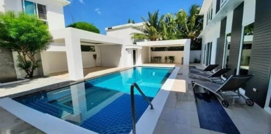 5 bedrooms Villa in Jomtien Beach, Thailand No. 96607