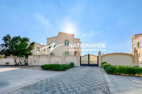 6 bedrooms Villa in Abu Dhabi, UAE No. 122889