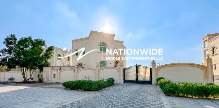 6 bedrooms Villa in Abu Dhabi, UAE No. 122889