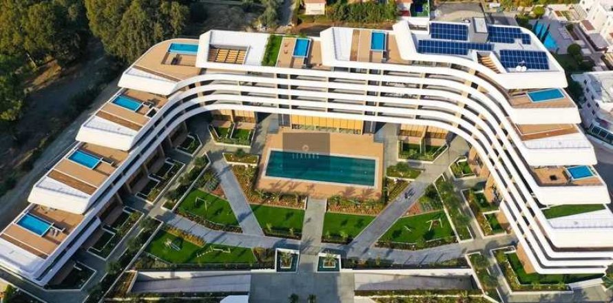 3 bedrooms Apartment in Germasogeia, Cyprus No. 84136