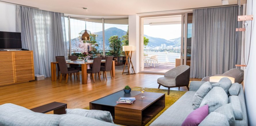 3 bedrooms Penthouse in Budva, Montenegro No. 66974