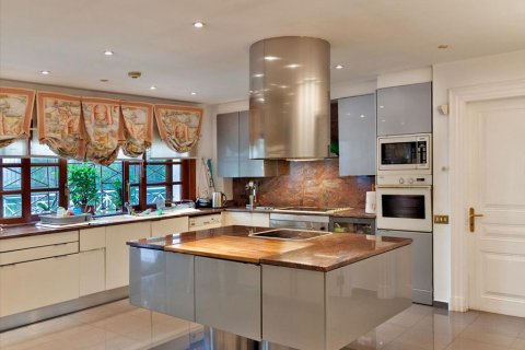 5 bedrooms Villa in Kifisia, Greece No. 59418 6