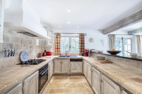 4 bedrooms Villa in Saint-Paul-de-Vence, France No. 81226 9