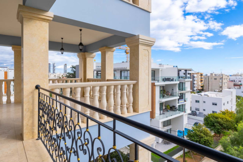 3 bedrooms Apartment in Limassol, Cyprus No. 79765 1