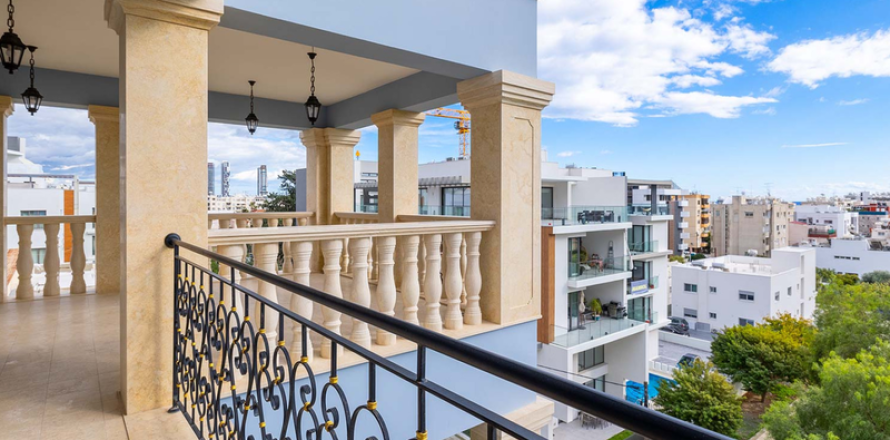 3 bedrooms Apartment in Limassol, Cyprus No. 79765