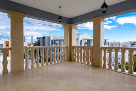 3 bedrooms Apartment in Limassol, Cyprus No. 79765 9