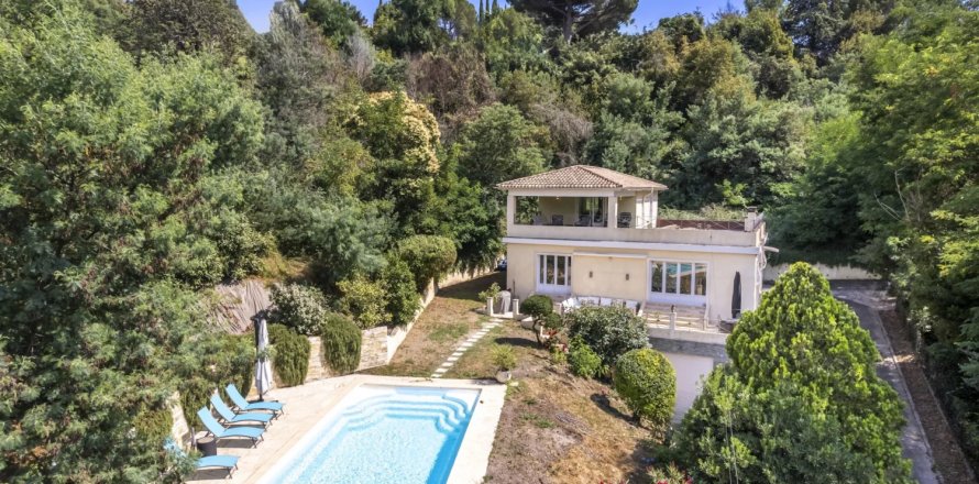 3 bedrooms House in Vallauris, France No. 69187