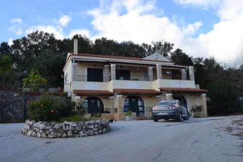 2 bedrooms Villa in Corfu, Greece No. 61585 3