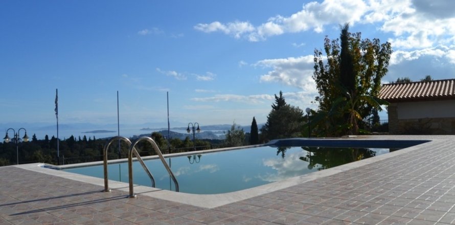 2 bedrooms Villa in Corfu, Greece No. 61585