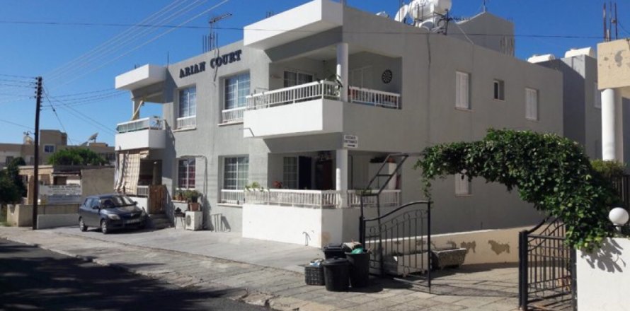 500m² Commercial property in Paphos, Cyprus No. 105907