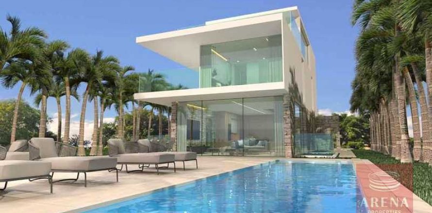 4 bedrooms Villa in Famagusta, Cyprus No. 31463