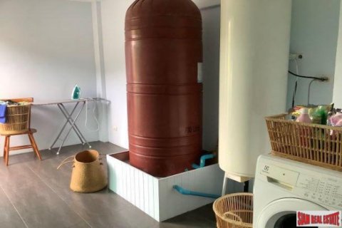 Дом с 6 спальнями в Ката, Таиланд №96114 22